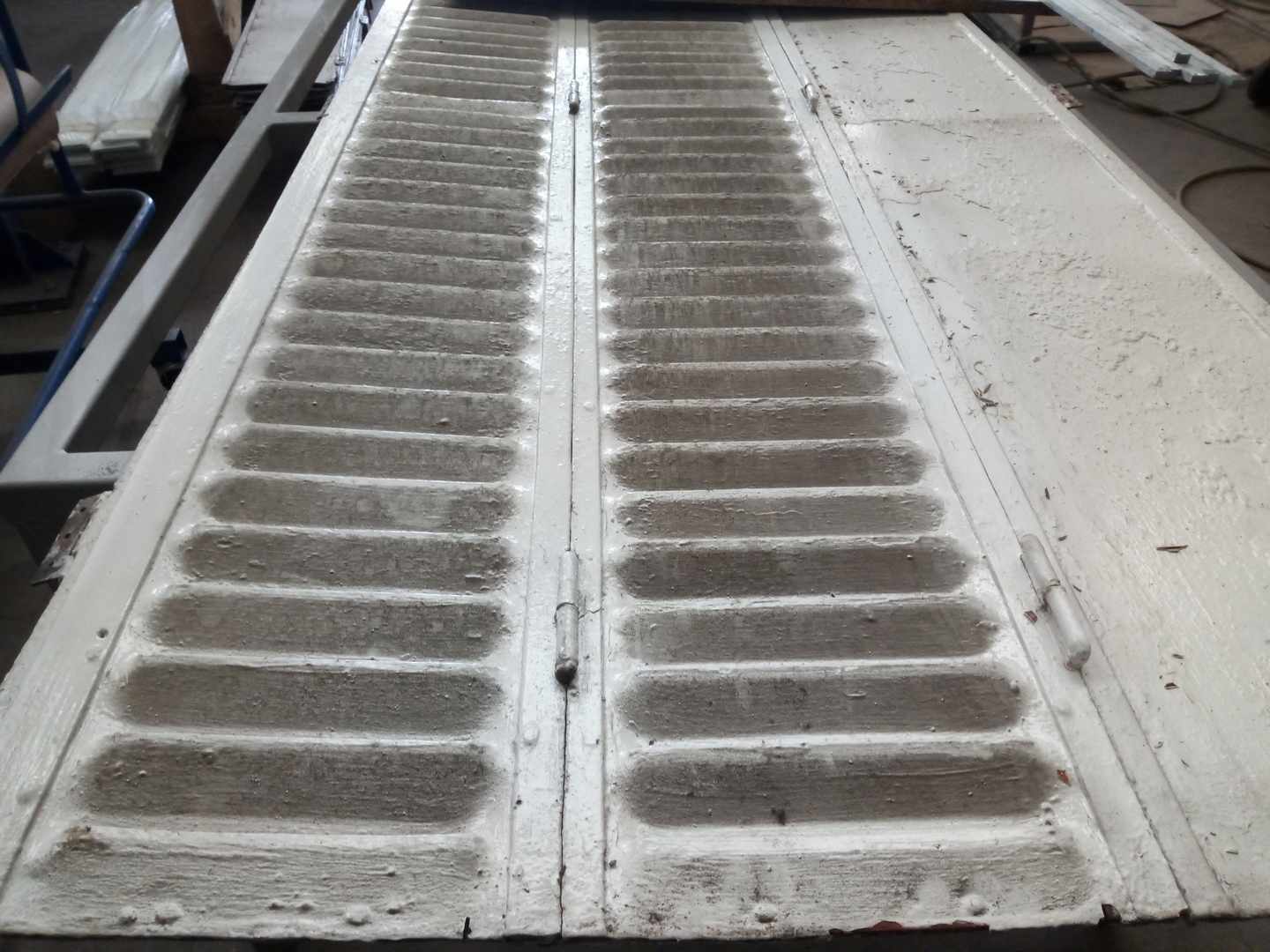 Persiènne avant sablage et masticage Yvelines