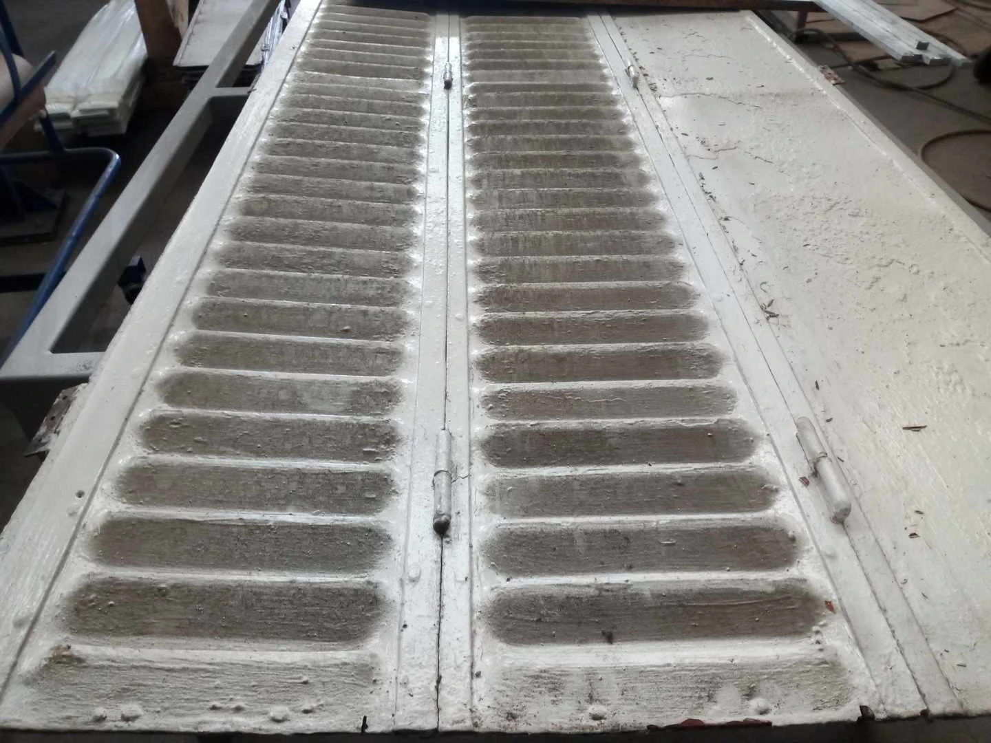Persiènne avant sablage et masticage Yvelines